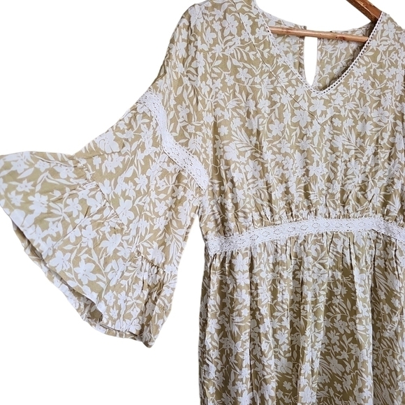 Bohemian floral tan and white bell sleeve a- line midi dress nwt - Picture 3 of 9